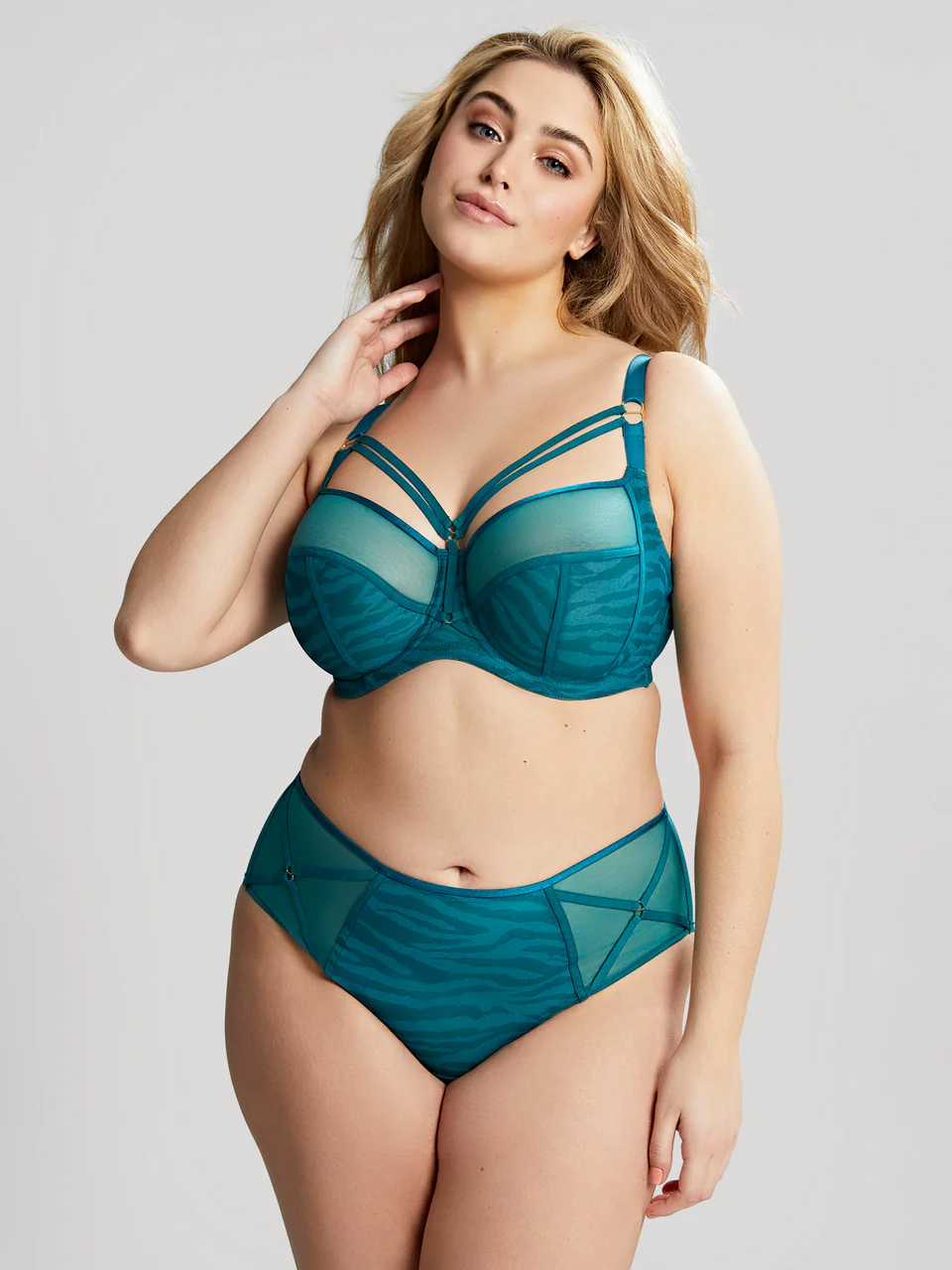 Dionne Full Cup - Image 4