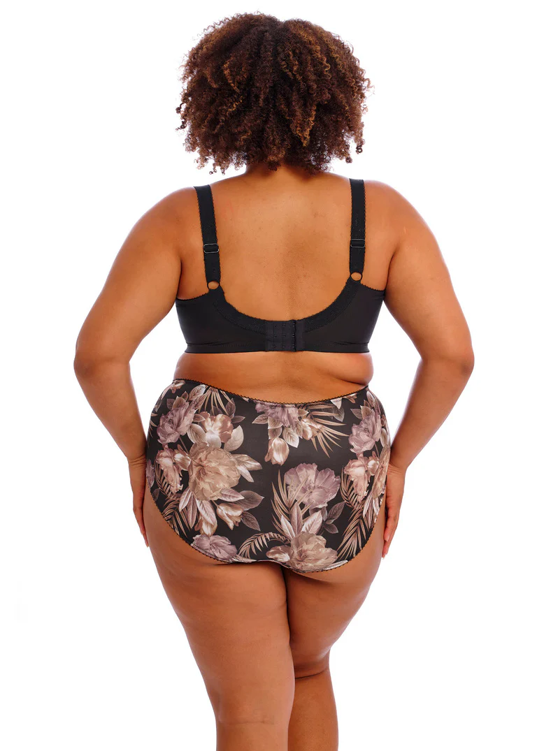 Kayla Brief - Image 14